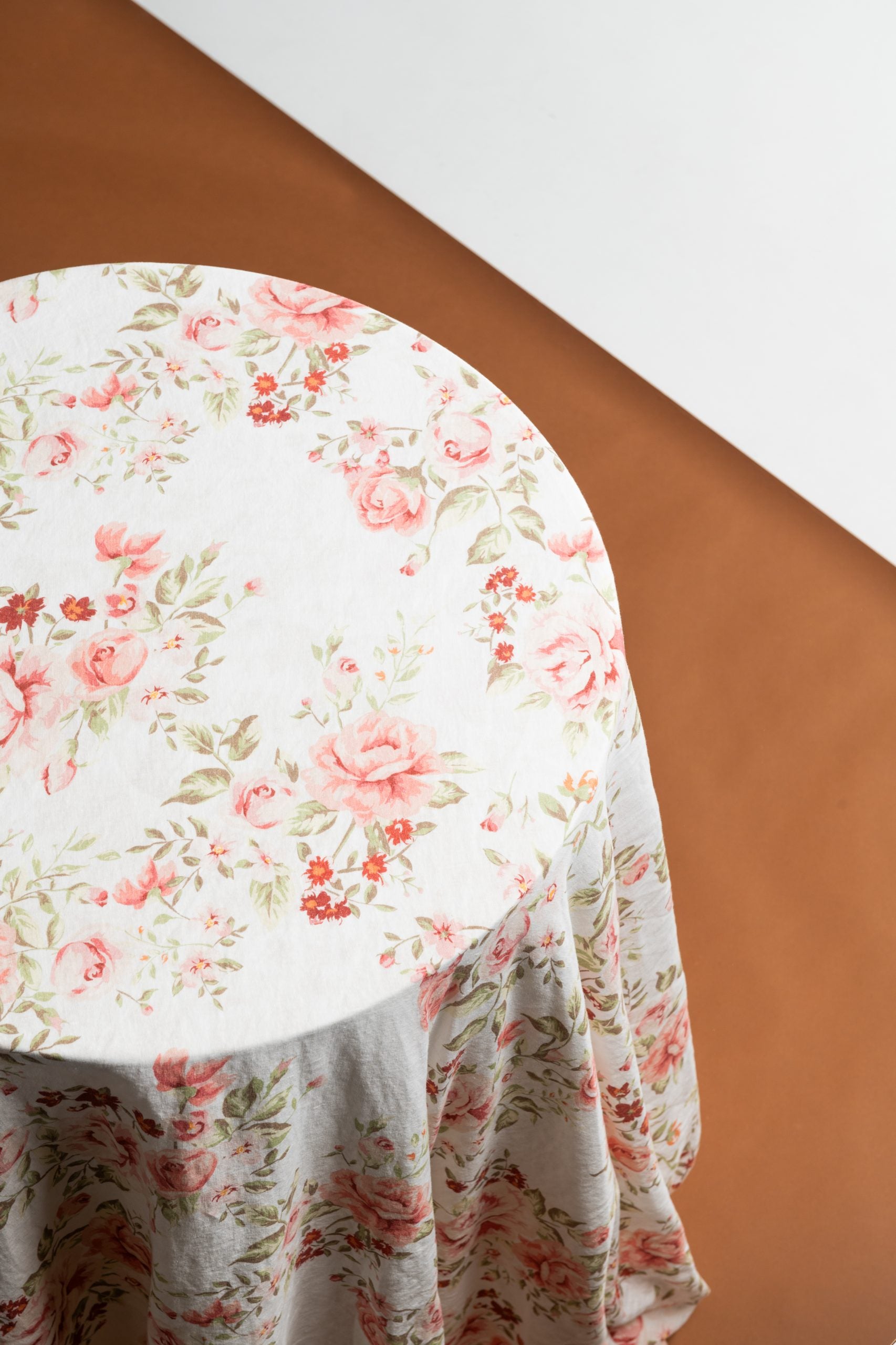 Round Bar Leaner/Cafe Style Tablecloth - Garden Print image 0