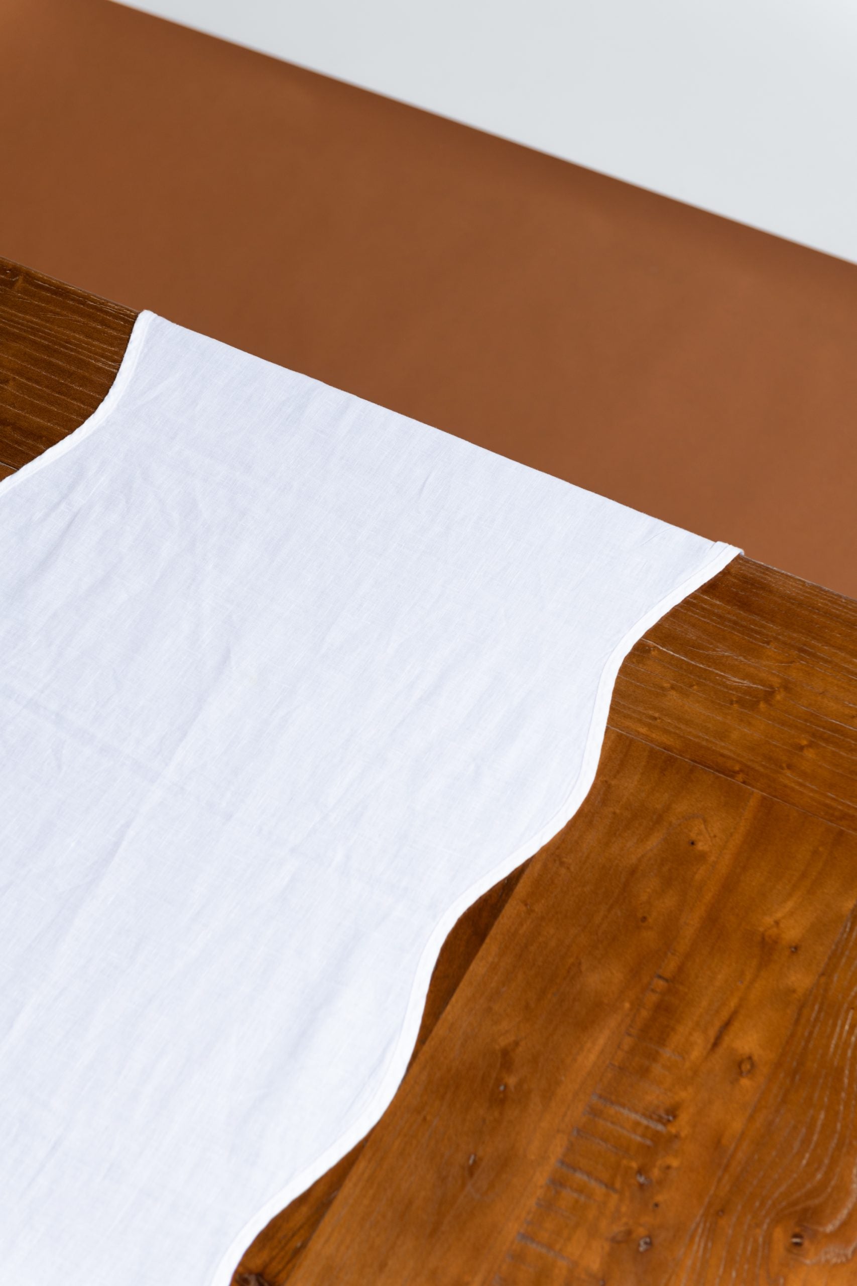 Runner - Scallop Hem - White image 0