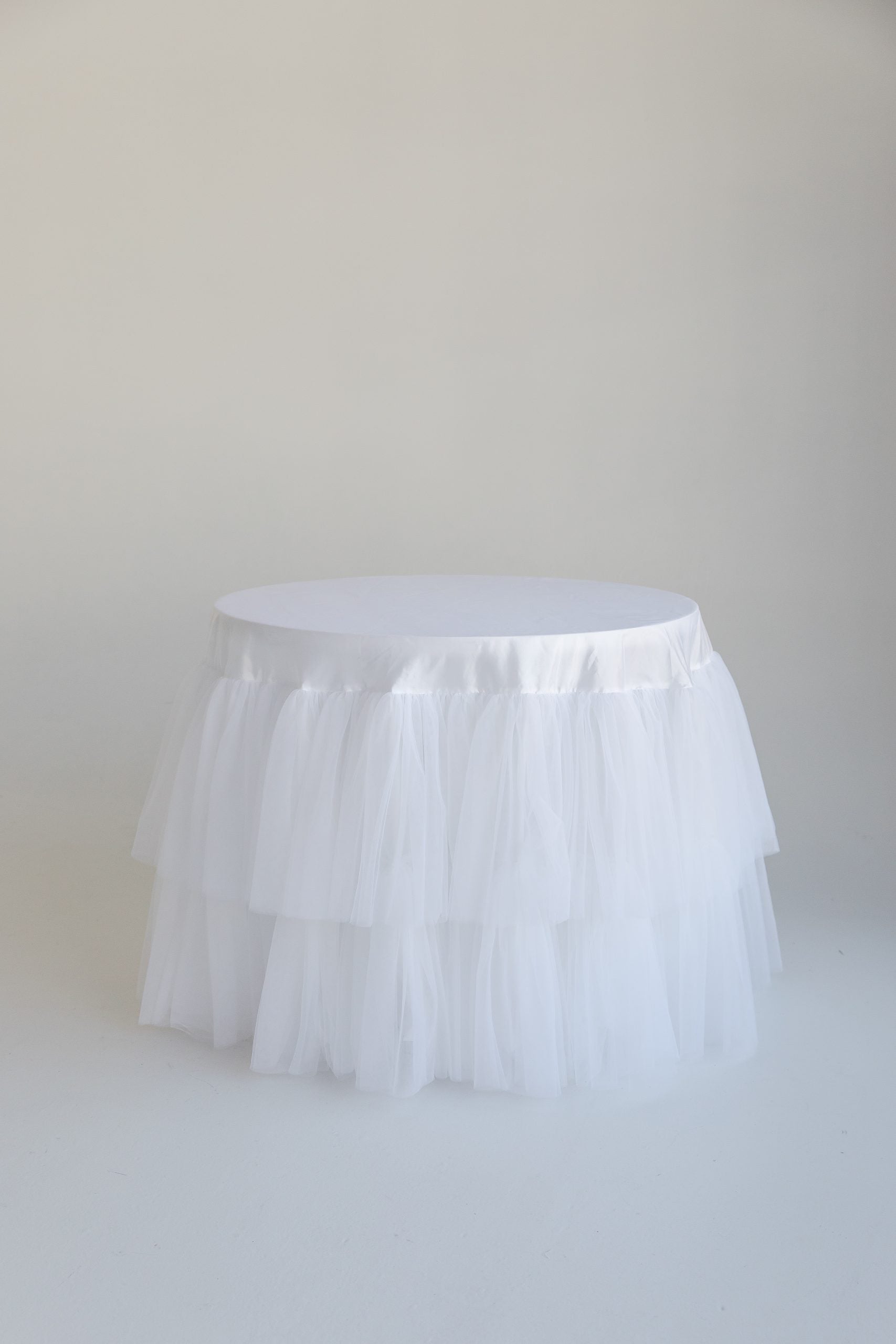 Round Feature Cloth - Tiered Tulle image 0