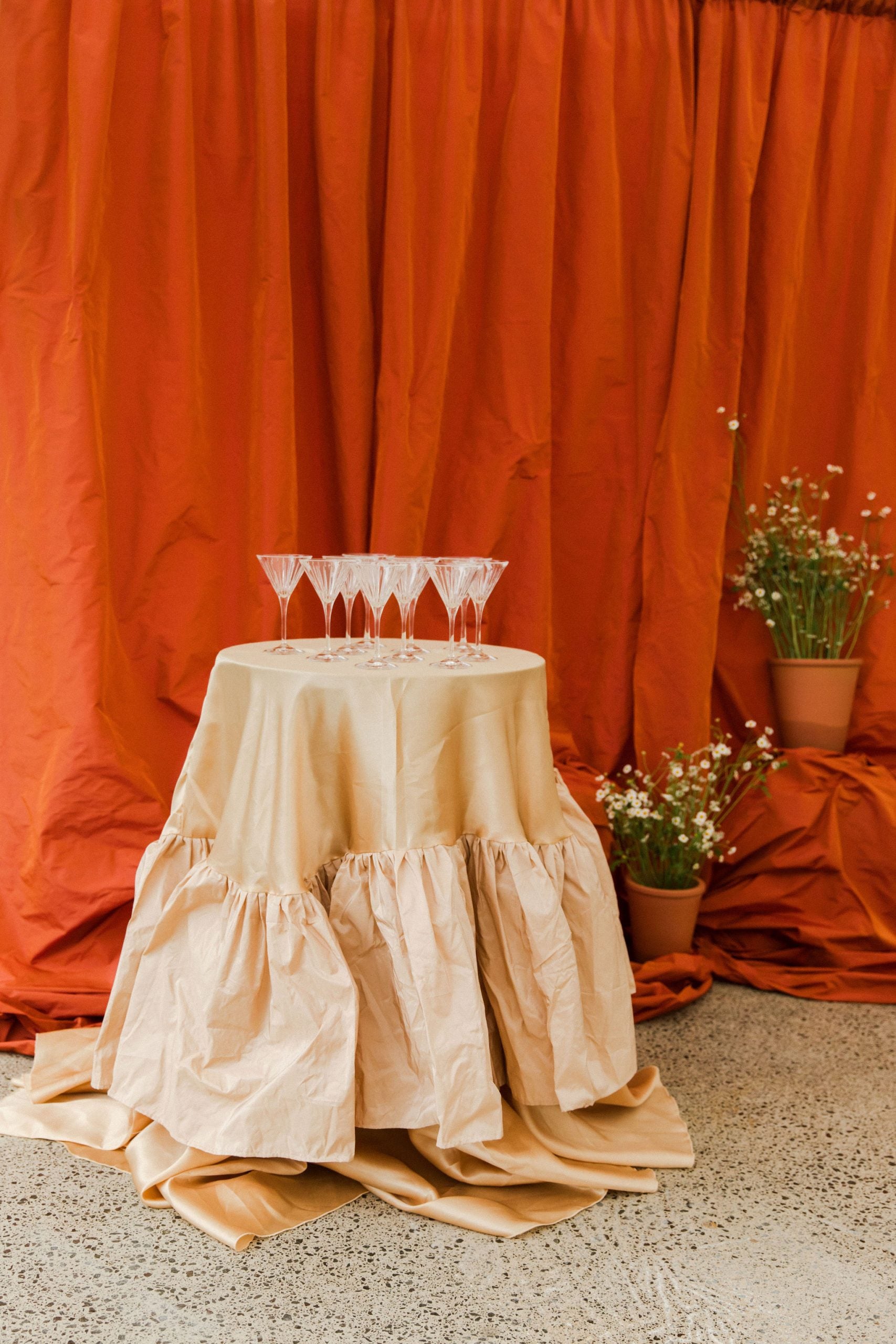 Round Feature Tablecloth - Tiered Champagne image 0
