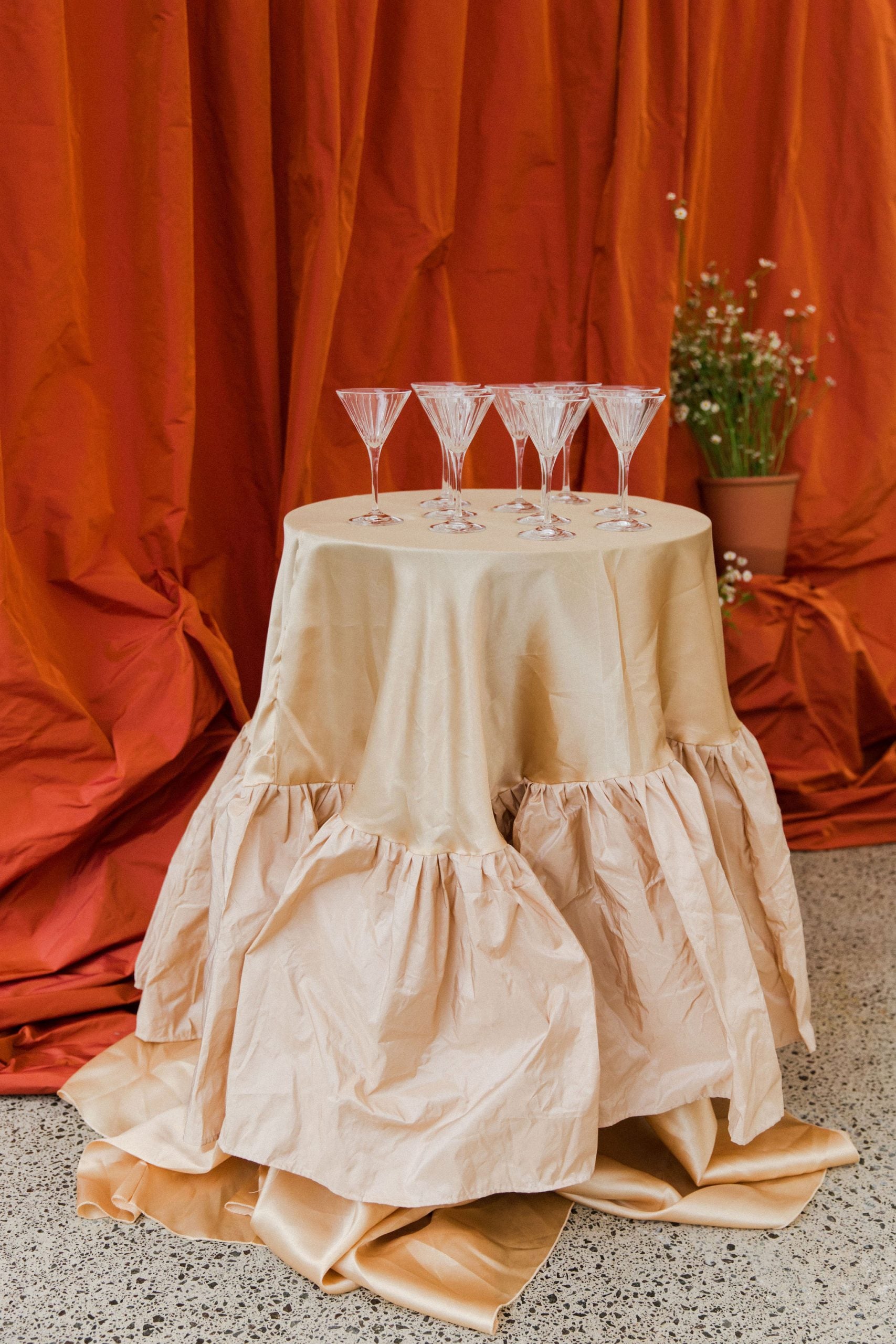 Round Feature Tablecloth - Tiered Champagne image 1