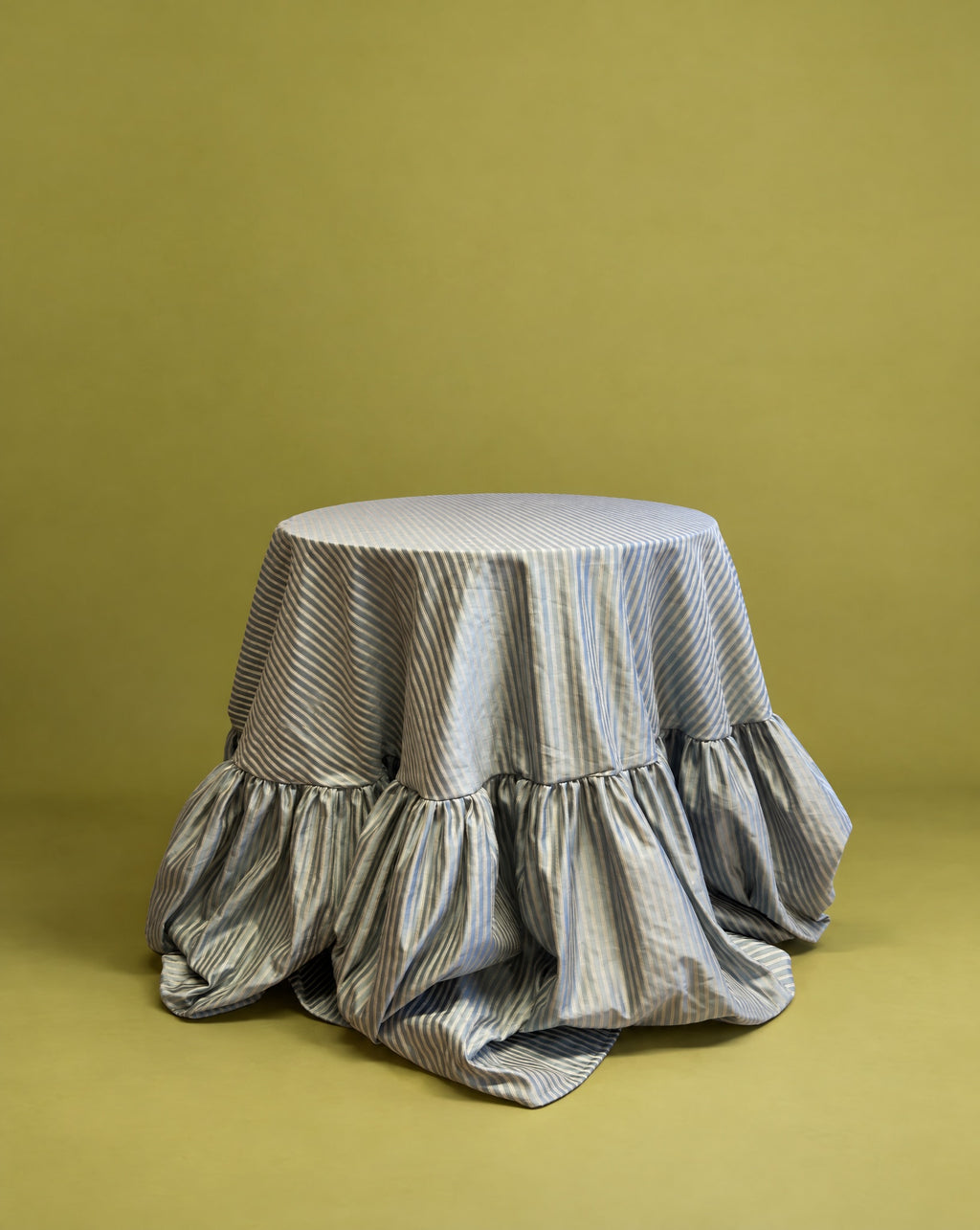 Round Feature Tablecloth - Embroidery Stripe - Steel