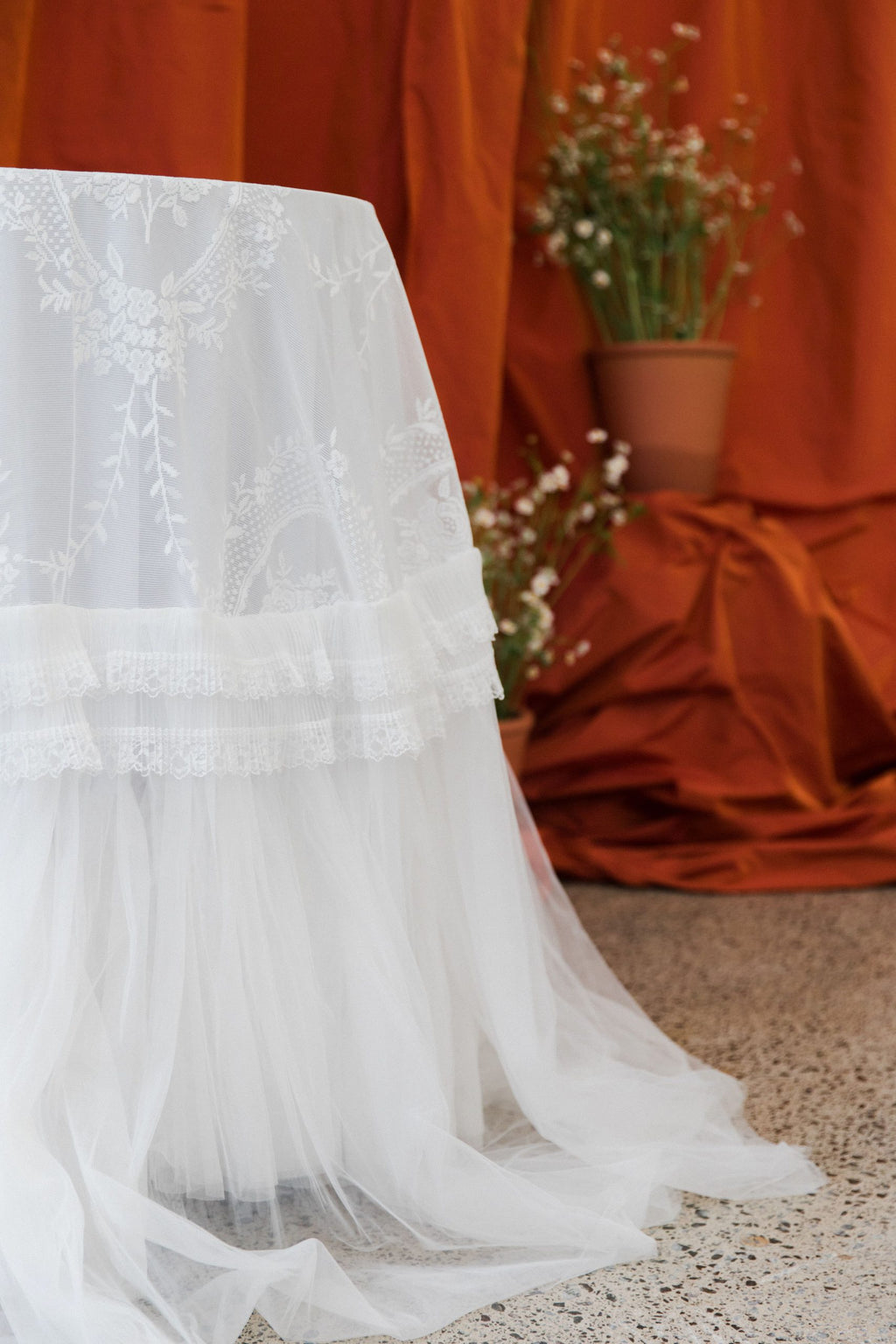 Round Feature Tablecloth - Lace image 1