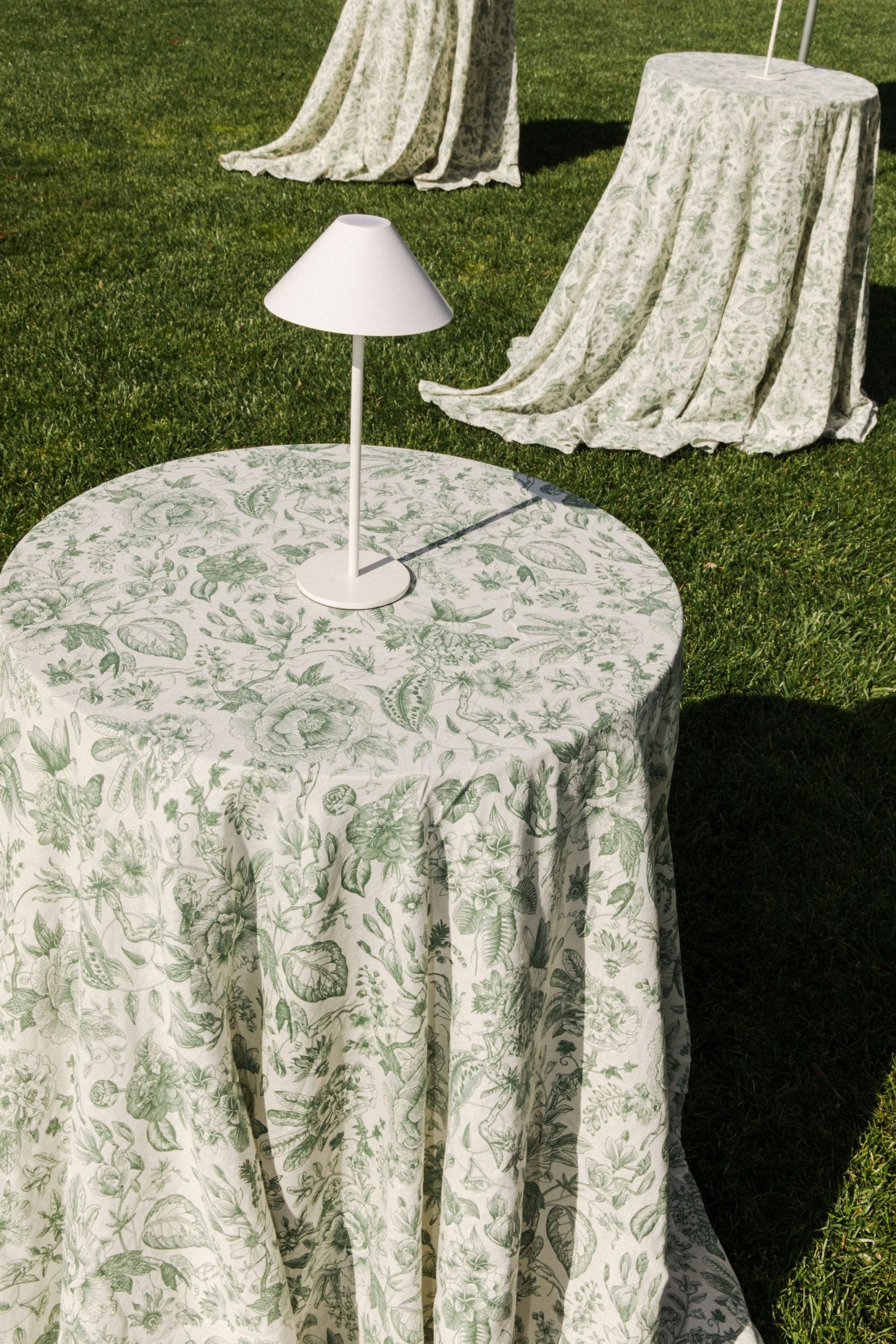 Round Bar Leaner/Cafe Style Tablecloth - Green Floral image 1