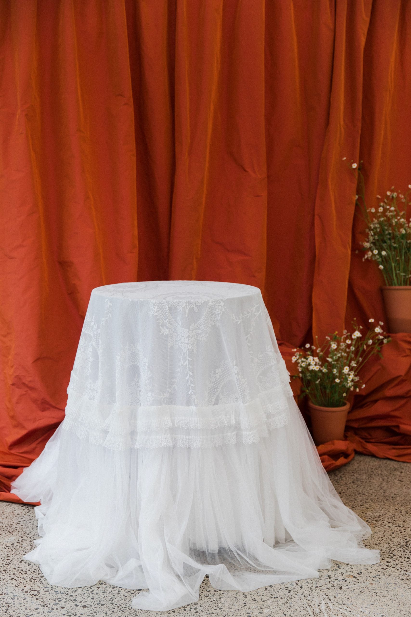Round Feature Tablecloth - Lace image 0
