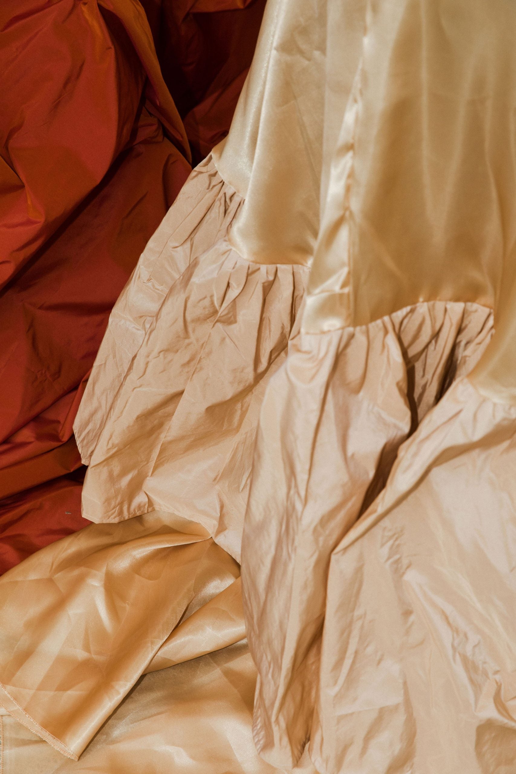 Round Feature Tablecloth - Tiered Champagne image 2