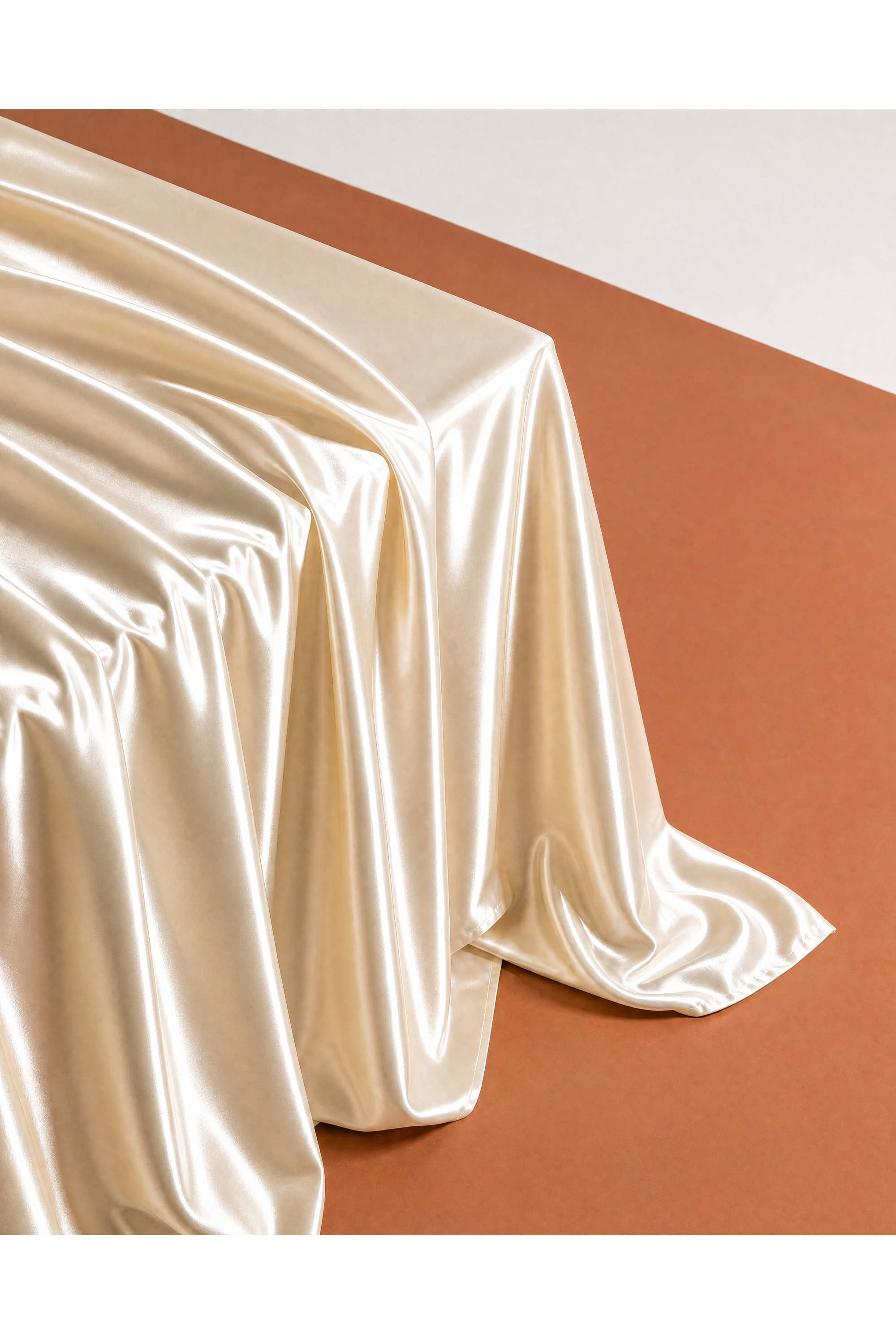 Round Tablecloth – High Sheen Satin Butter – 330cm Diameter 5